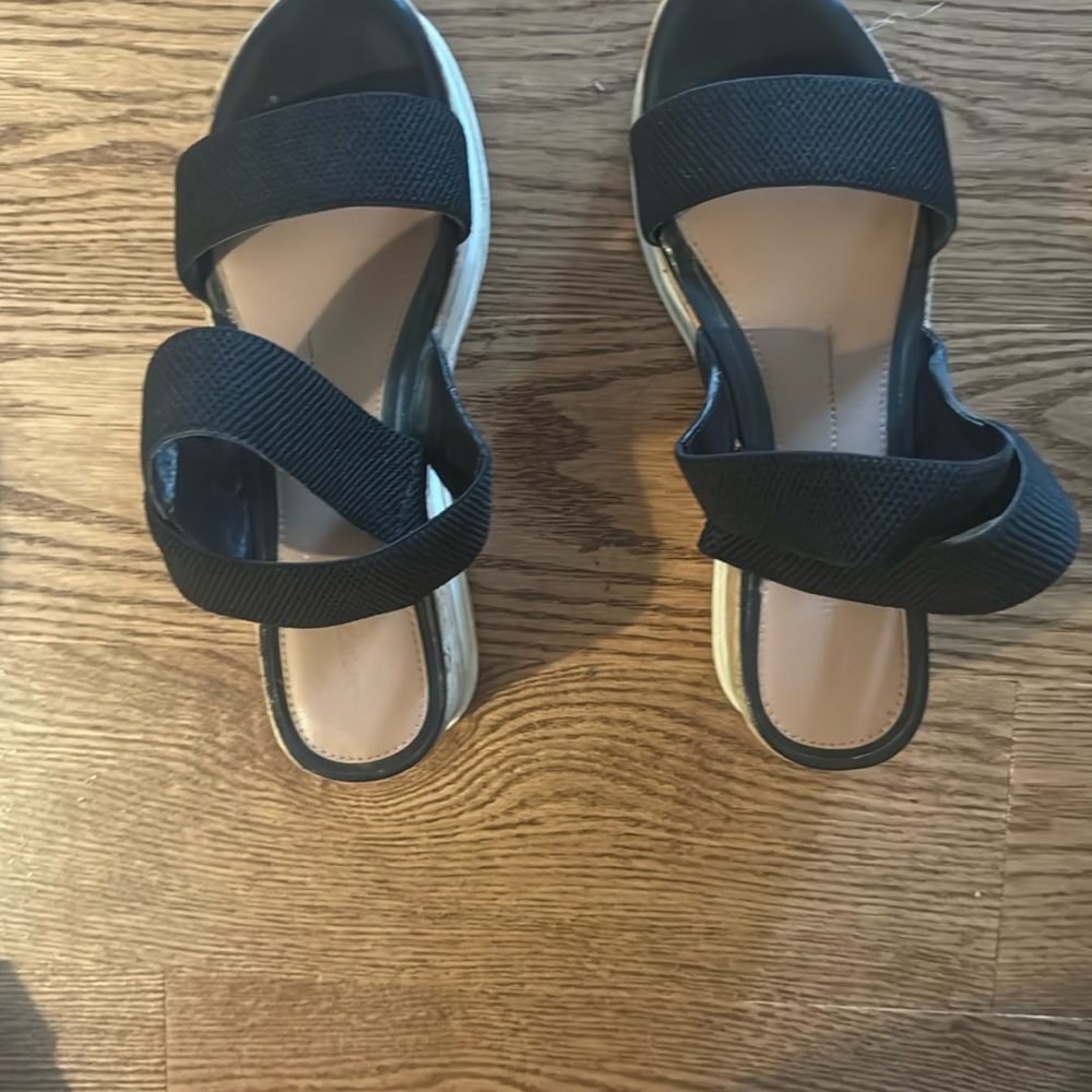 Gianni Bini Platform Sandals